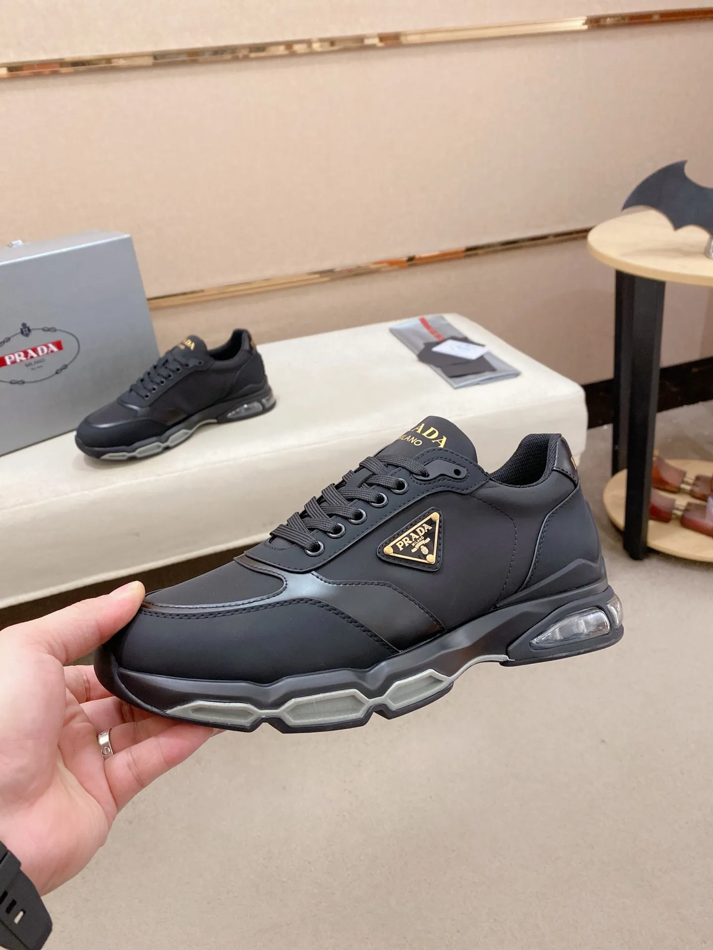 Factory price 640💰 ✔️✔️✔️Higher version High-quality new PRADA (Prada) counters are on the market at the same time. New men's shoes, 😘fabrics imported first-layer cowhide with waterproof materials, purely handmade. Lining: Full cowhide lining. 👍🏿 High-end ☄️ air-cushion molded anti-slip rubber outsole, exquisite lines, simple and elegant, comfortable and high-end for leisure travel. Code number: 38 to 45